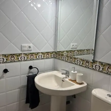 Apartamento Impresionantes Vistas Al Mar, Primera Linea De Playa, 2 Dormitorios *
